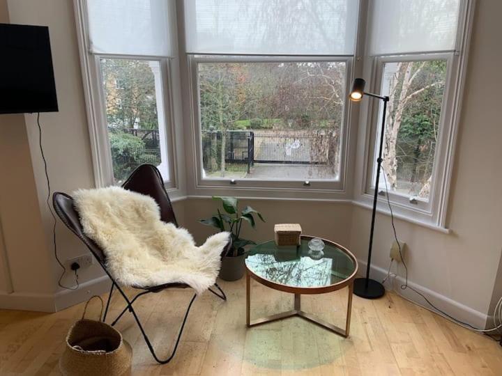 Lovely Spacious 1-Bedroom Flat In Tufnell Park Close To Central London Londres Exterior foto